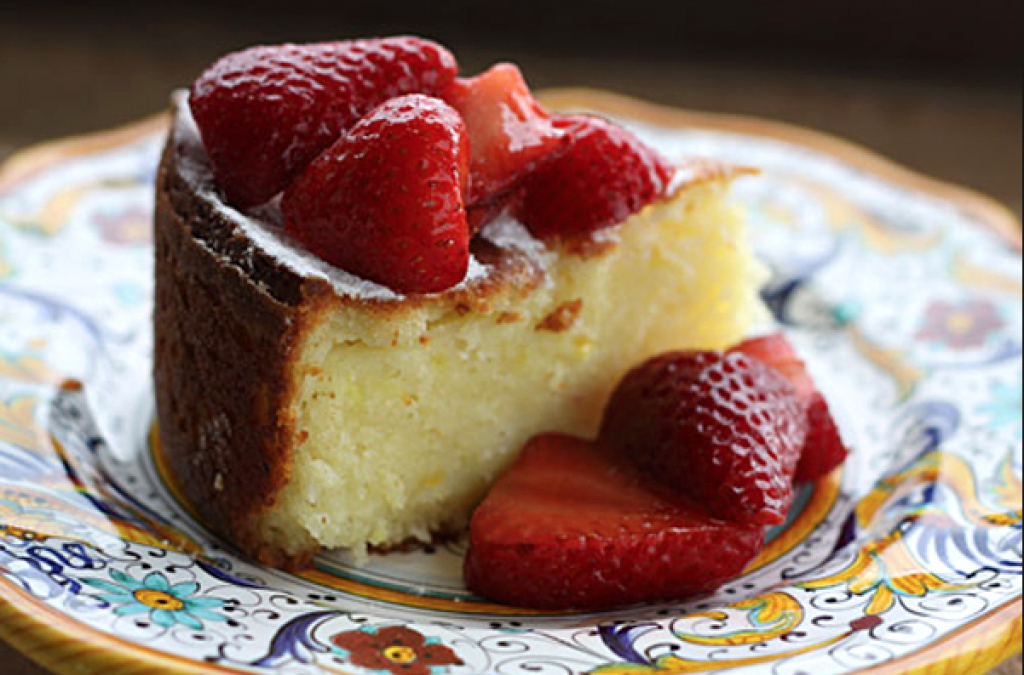 Flourless lemon cake with strawberries