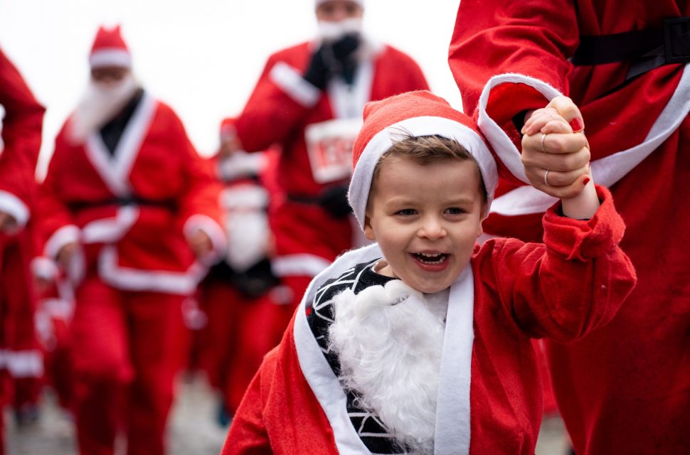 Santas on the Run Goes Freestyle
